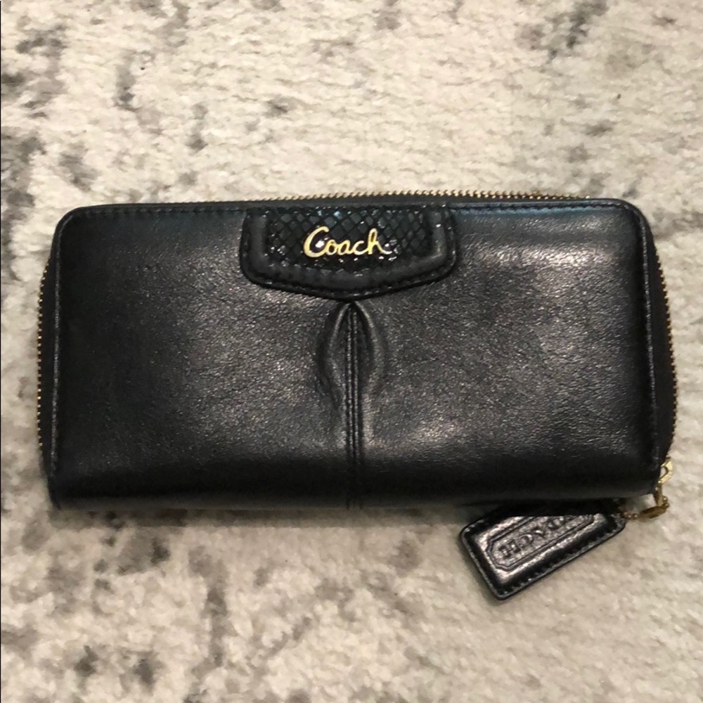 Coach clutch accordion wallet | Black on Black